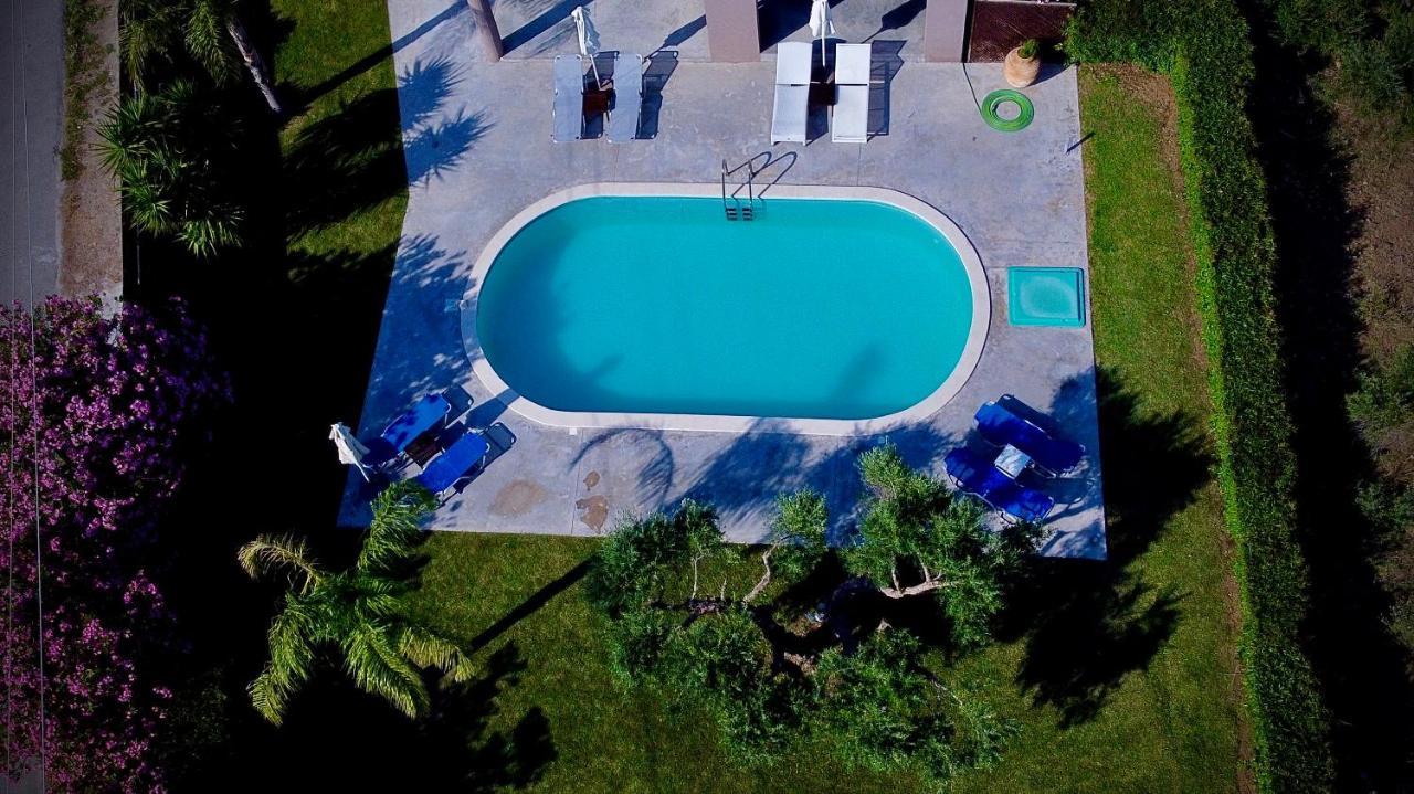 Villa Felenia - Private Pool Vryses エクステリア 写真